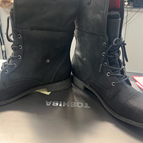 Boots. - Picture 2 of 4